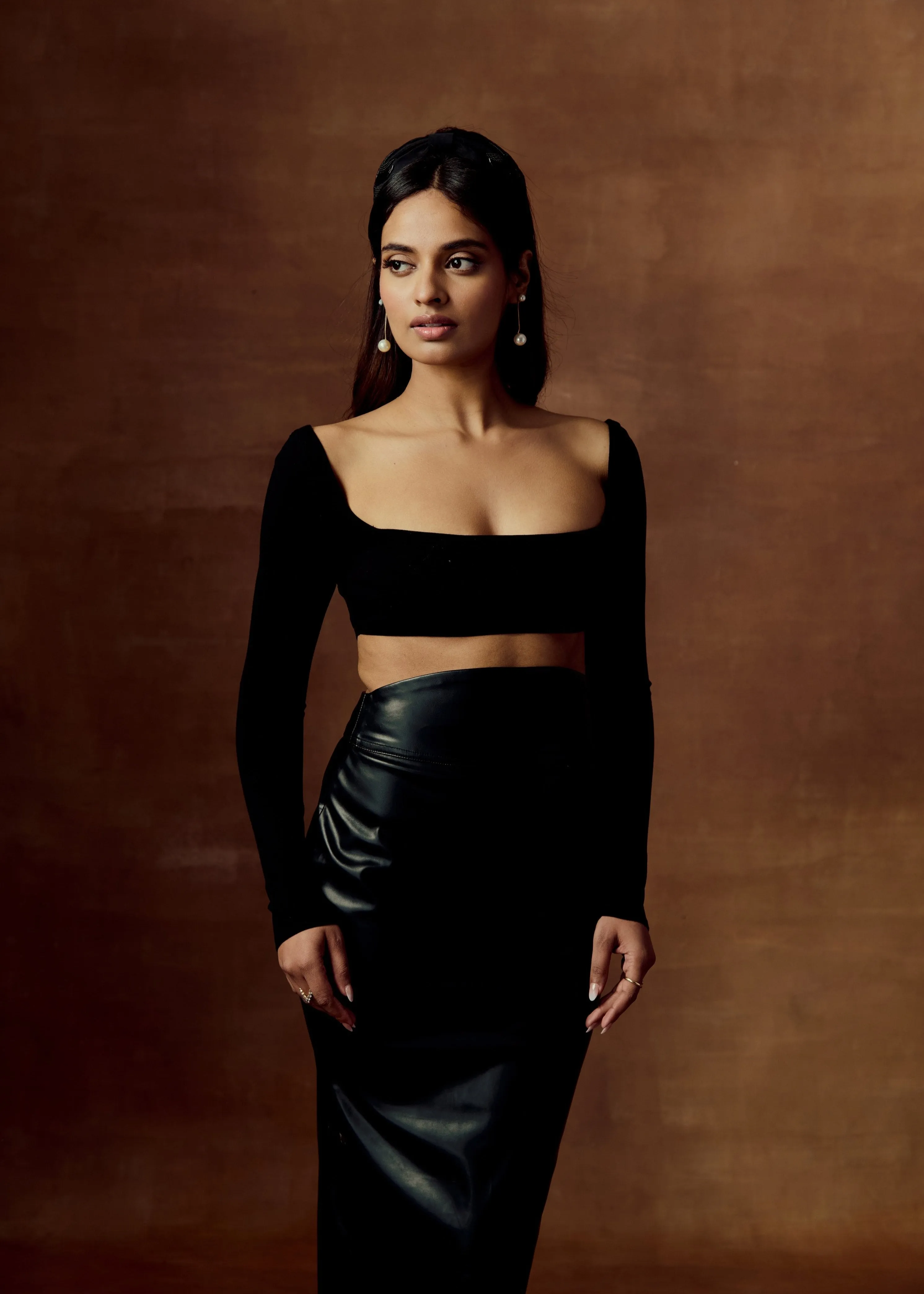Aislinn Black Pearl Detailing Crop Top CL