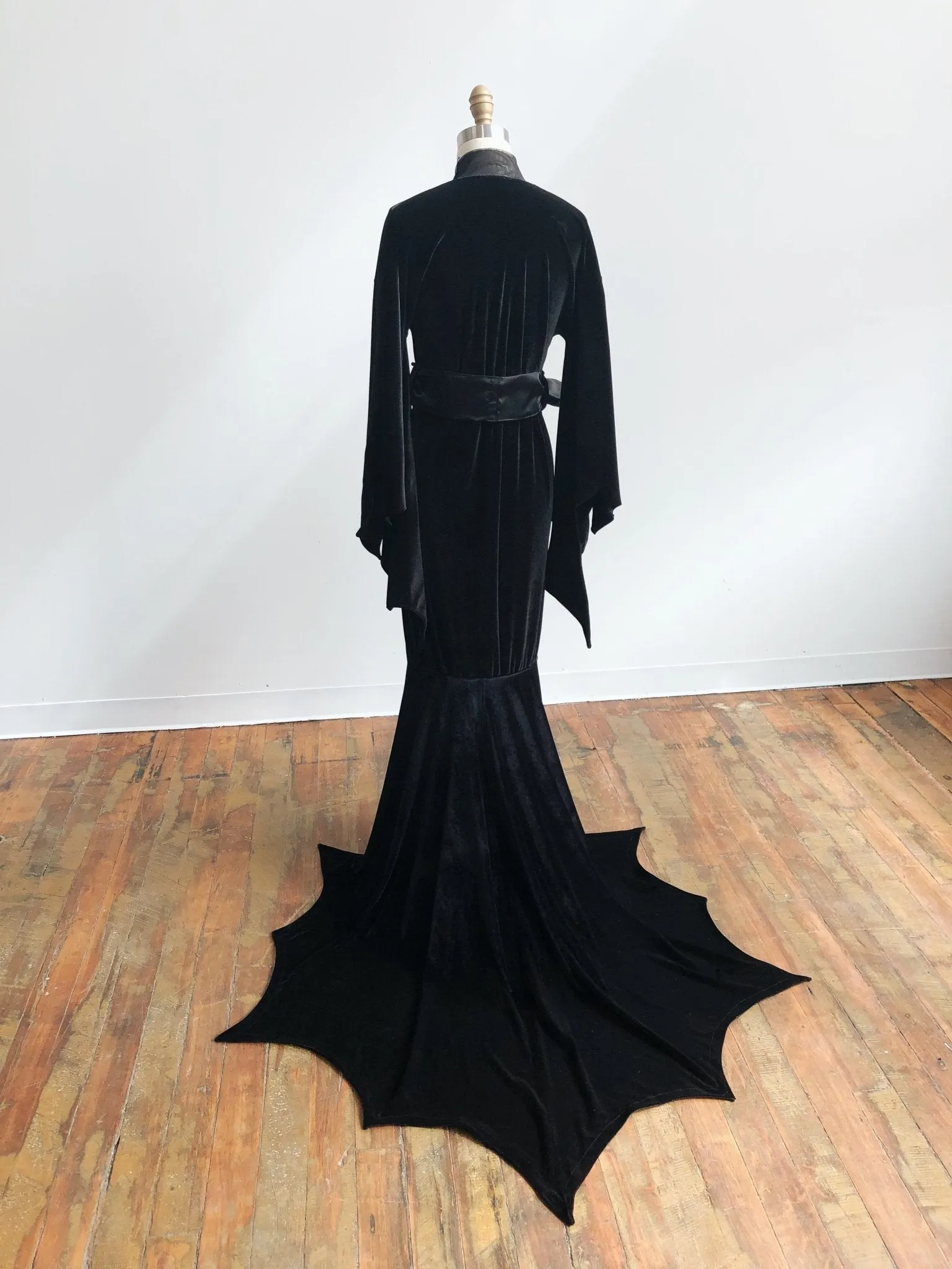 Greta Bat Wing Velvet Peignoir